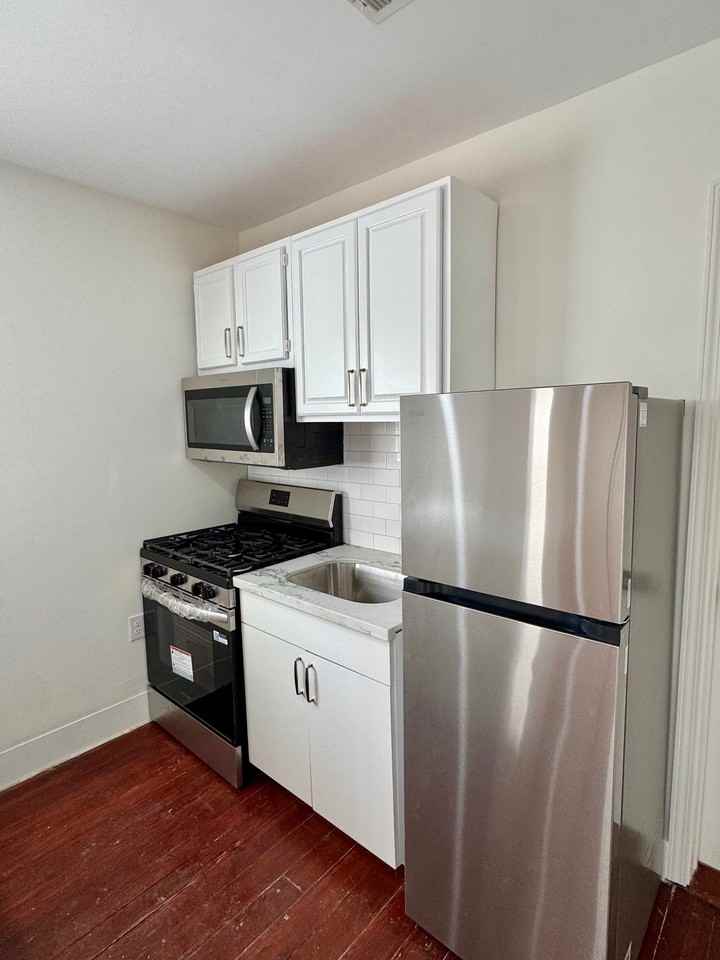 522 Aurora Ave #A - Photo 3 of 16