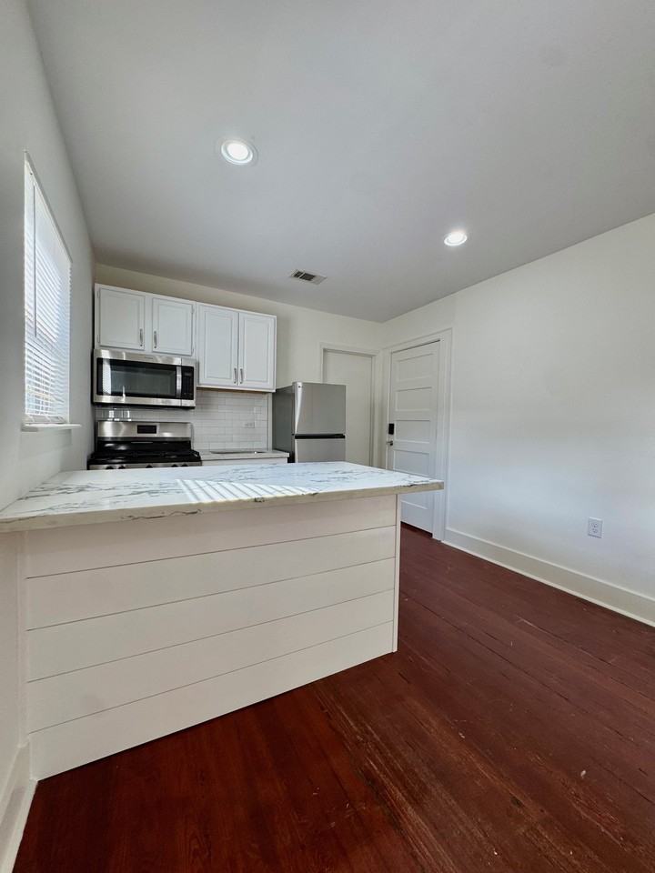 522 Aurora Ave #A - Photo 4 of 16