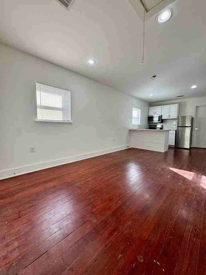 522 Aurora Ave #A - Photo 5 of 16