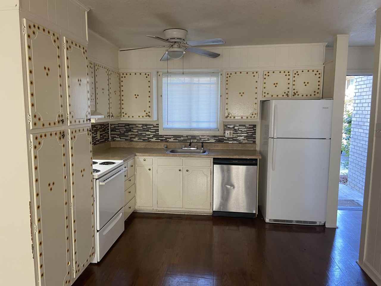 411 Northside Dr #G5 - Photo 2 of 7