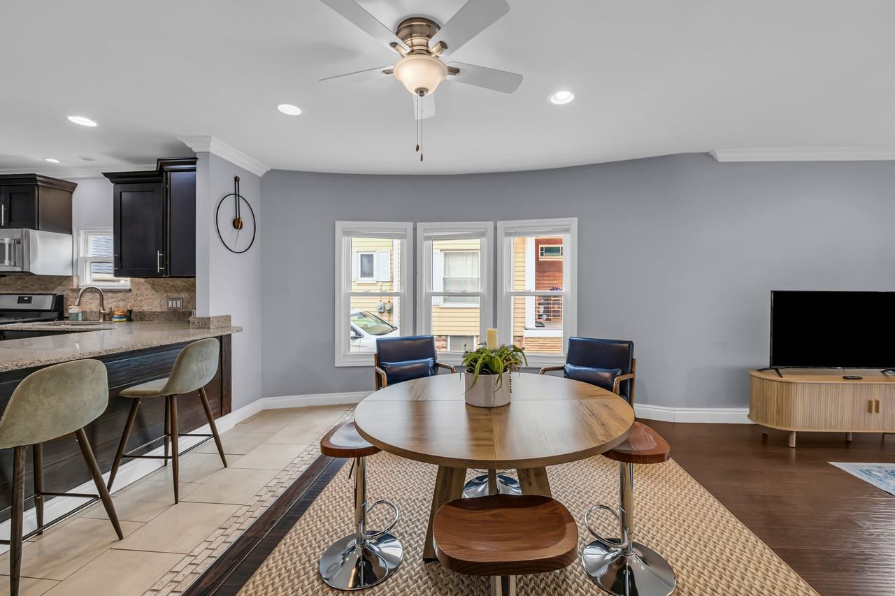 121 Washington St - Photo 7 of 40