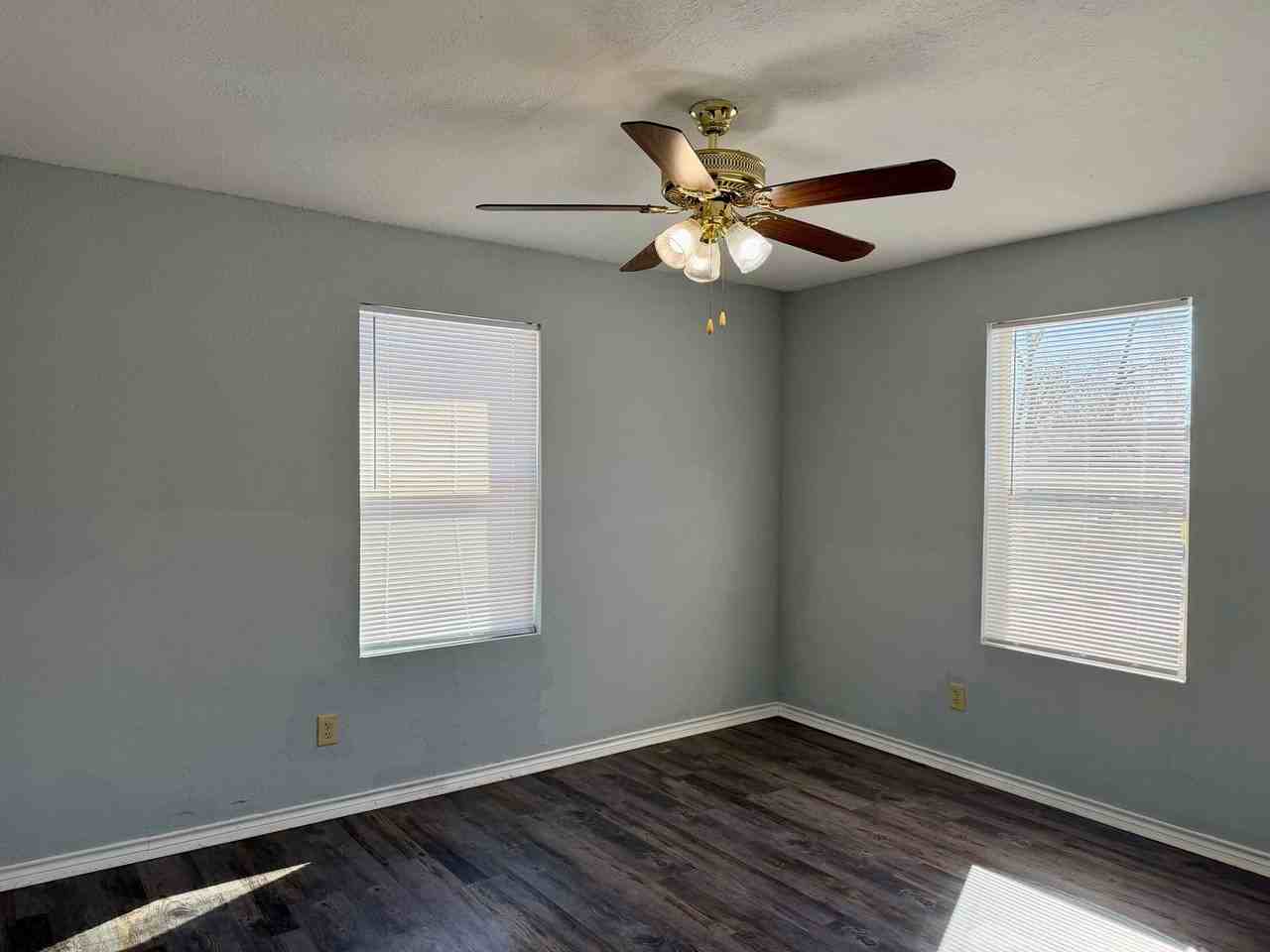 521 Blake St - Photo 7 of 12