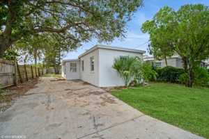 featured image of 2154 Henry St Ne #NA