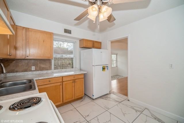 2154 Henry St Ne #NA - Photo 4 of 19