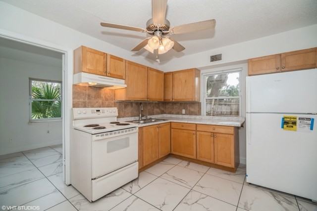 2154 Henry St Ne #NA - Photo 3 of 19