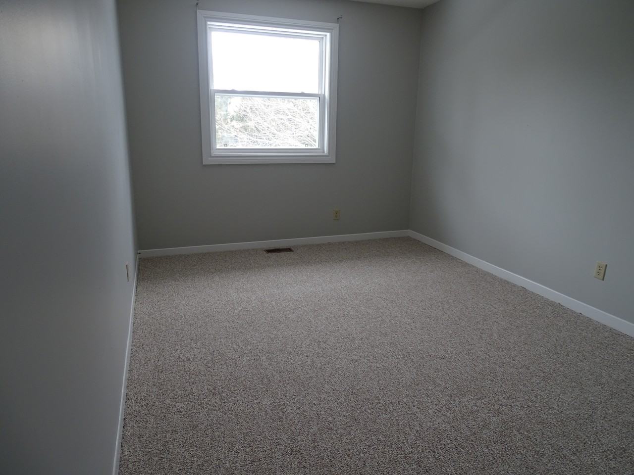 899 Muirfield Cres #1 - Photo 7 of 15