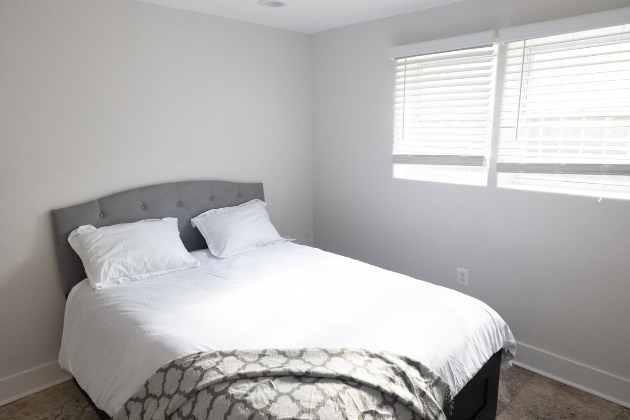 1220 Holbrook Ter Ne #B1 - Photo 4 of 10