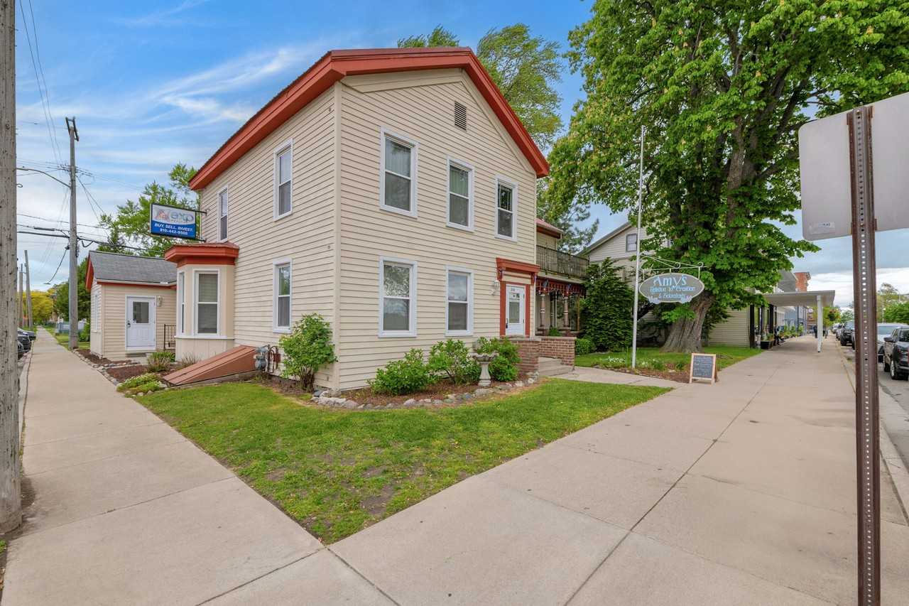 258 S Water St - Photo 2 of 50