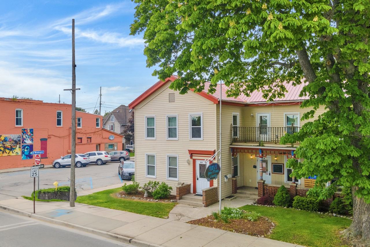 258 S Water St - Photo 3 of 50