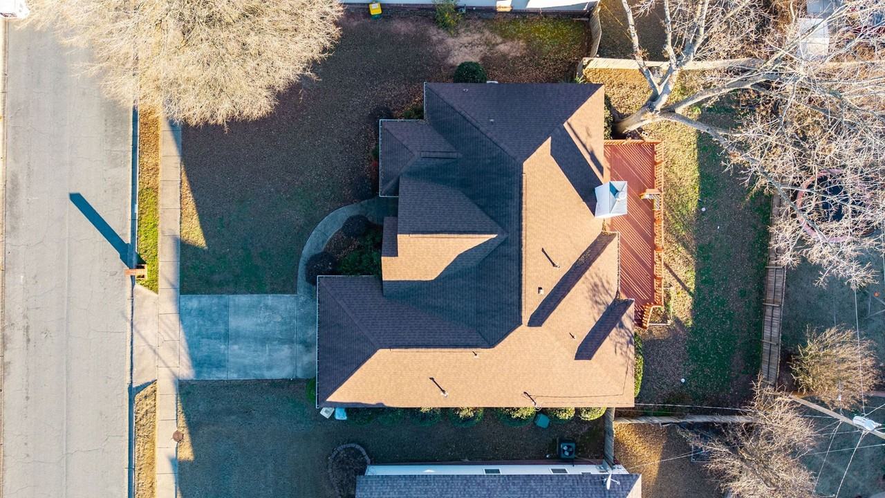 12711 Misty Creek Dr - Photo 5 of 37