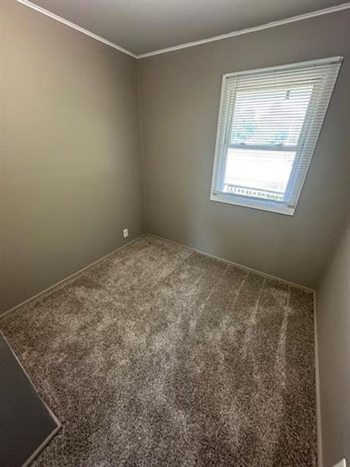 1102 N Lincoln Ave - Photo 4 of 10