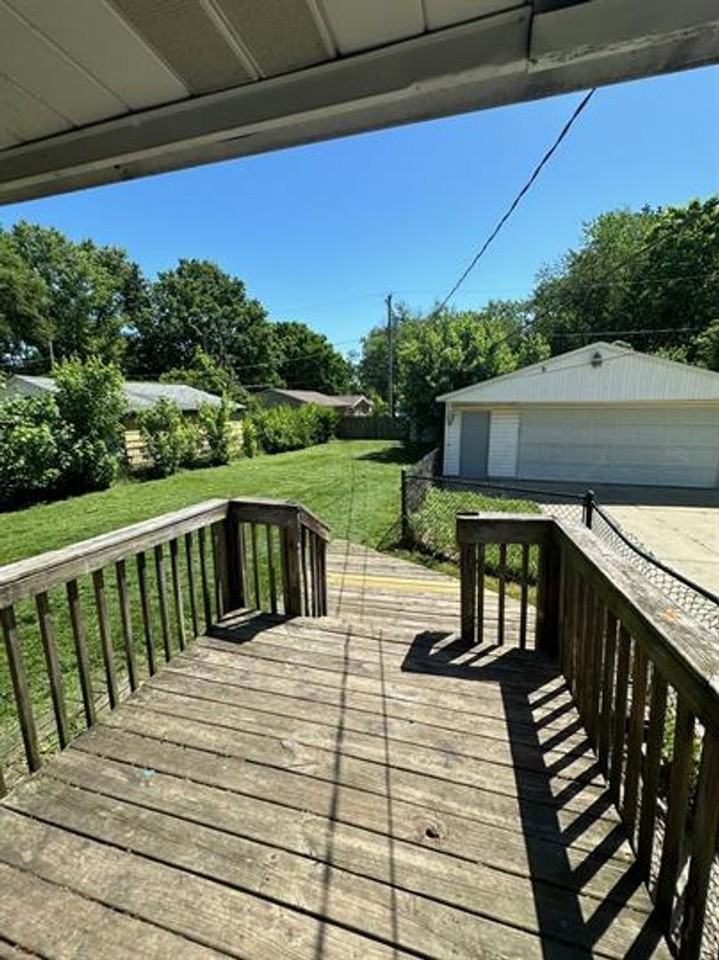 1102 N Lincoln Ave - Photo 5 of 10