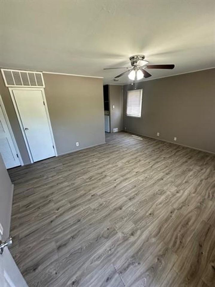 1102 N Lincoln Ave - Photo 6 of 10