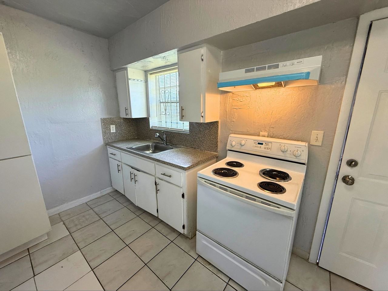 15330 Nw 31st Ave - Photo 6 of 23