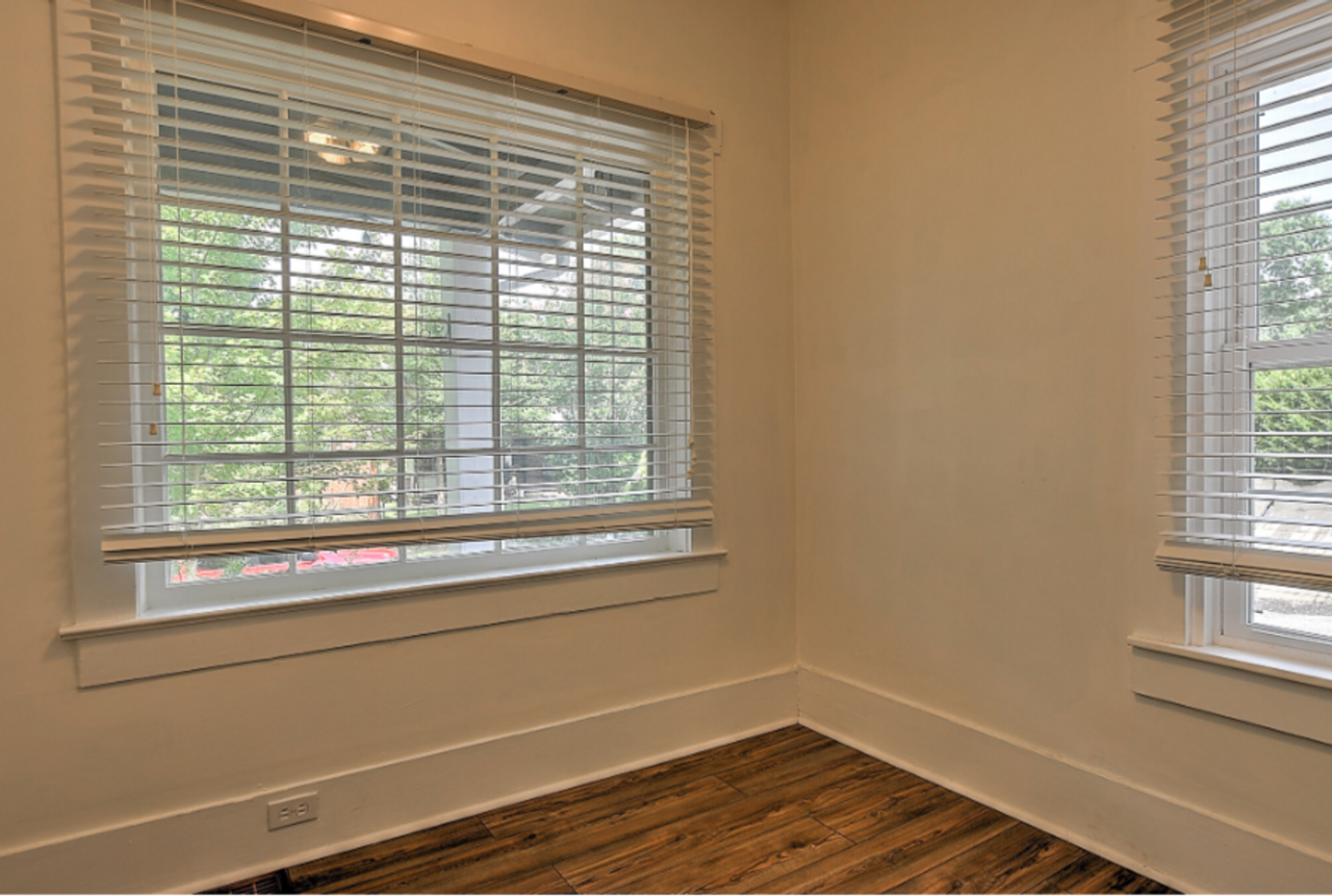 433 W Poplar St - Photo 3 of 9