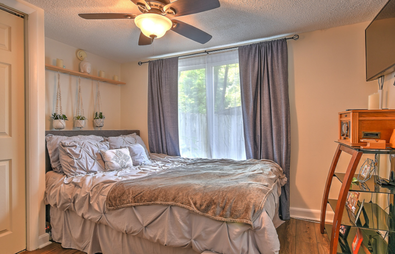 433 W Poplar St - Photo 6 of 9