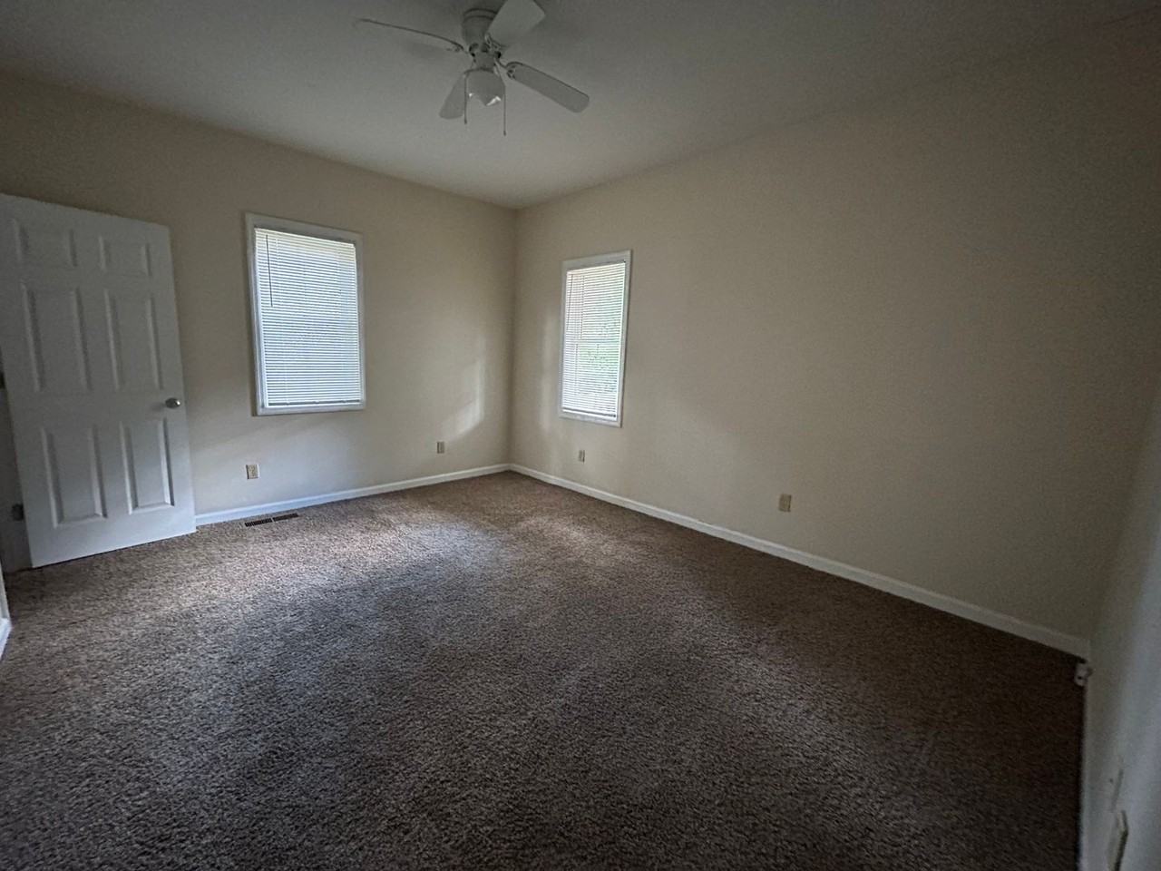 108 Banks St - Photo 2 of 12