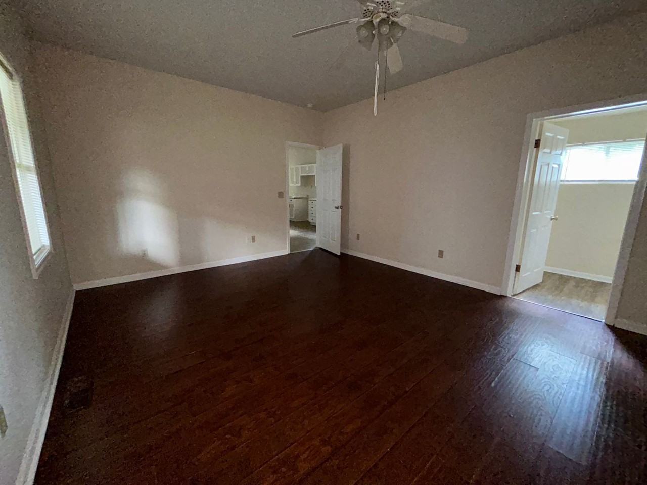 108 Banks St - Photo 4 of 12