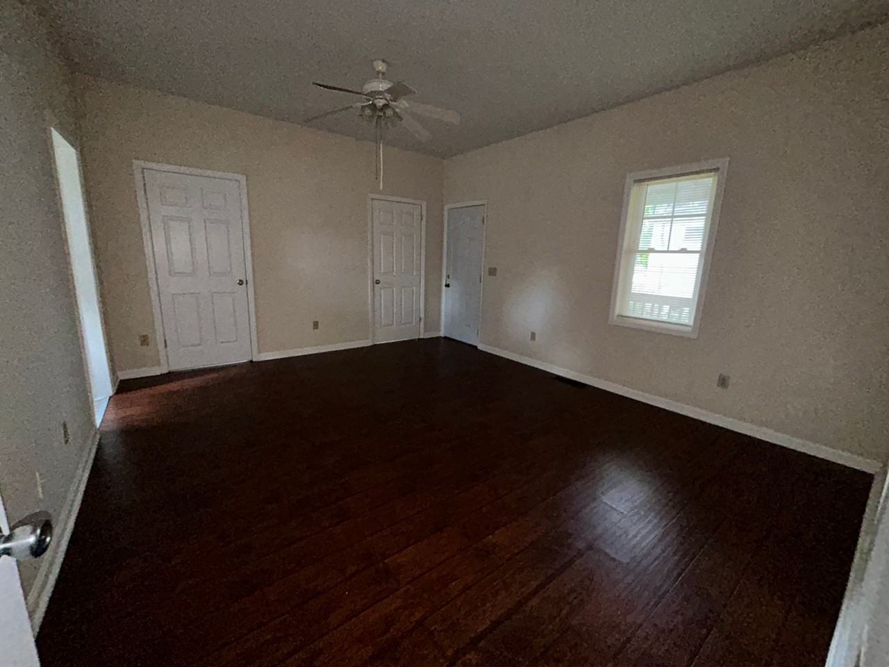 108 Banks St - Photo 5 of 12