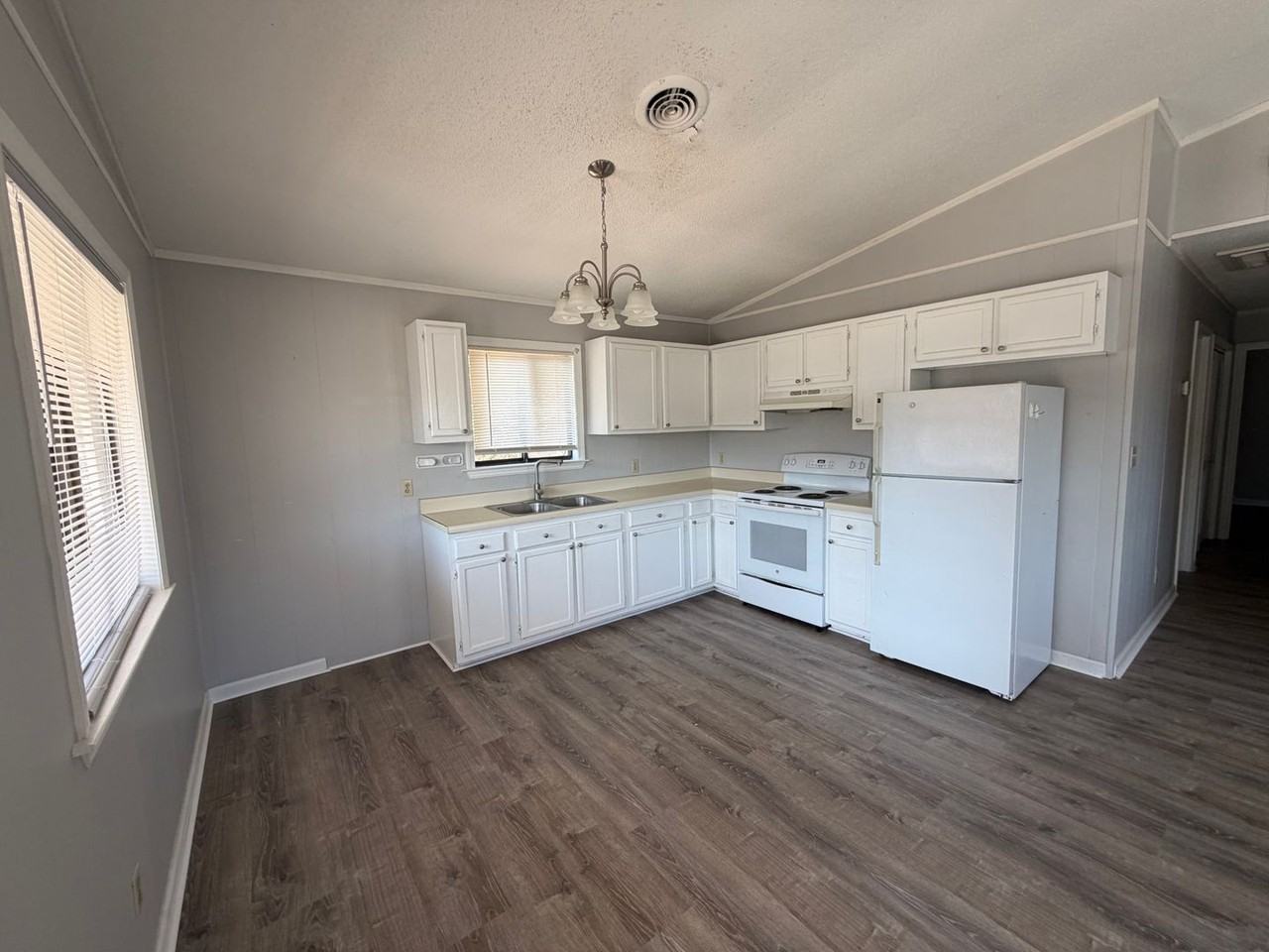 602 Clamshell Dr - Photo 2 of 10