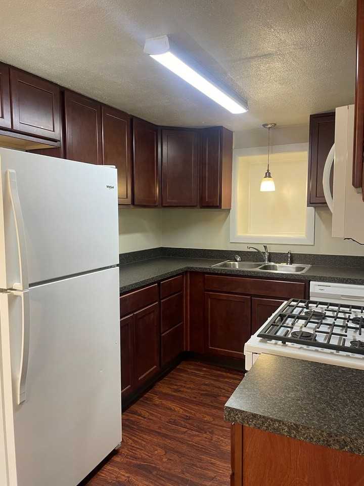 1144 Prince Dr - Photo 4 of 18