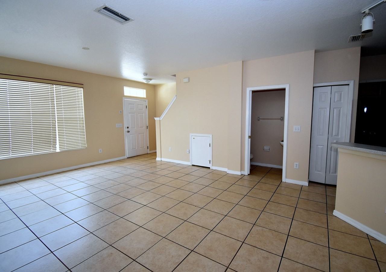 11016 Black Swan Ct - Photo 2 of 9