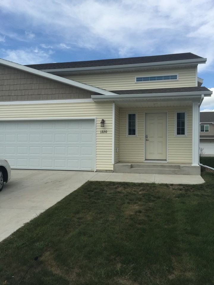 1220 S Beach Way - Photo 2 of 8