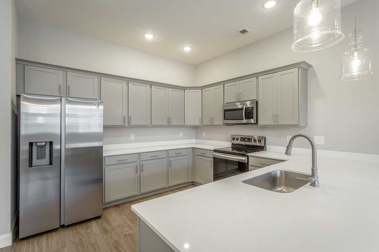 578 Strong Ave - Photo 6 of 44