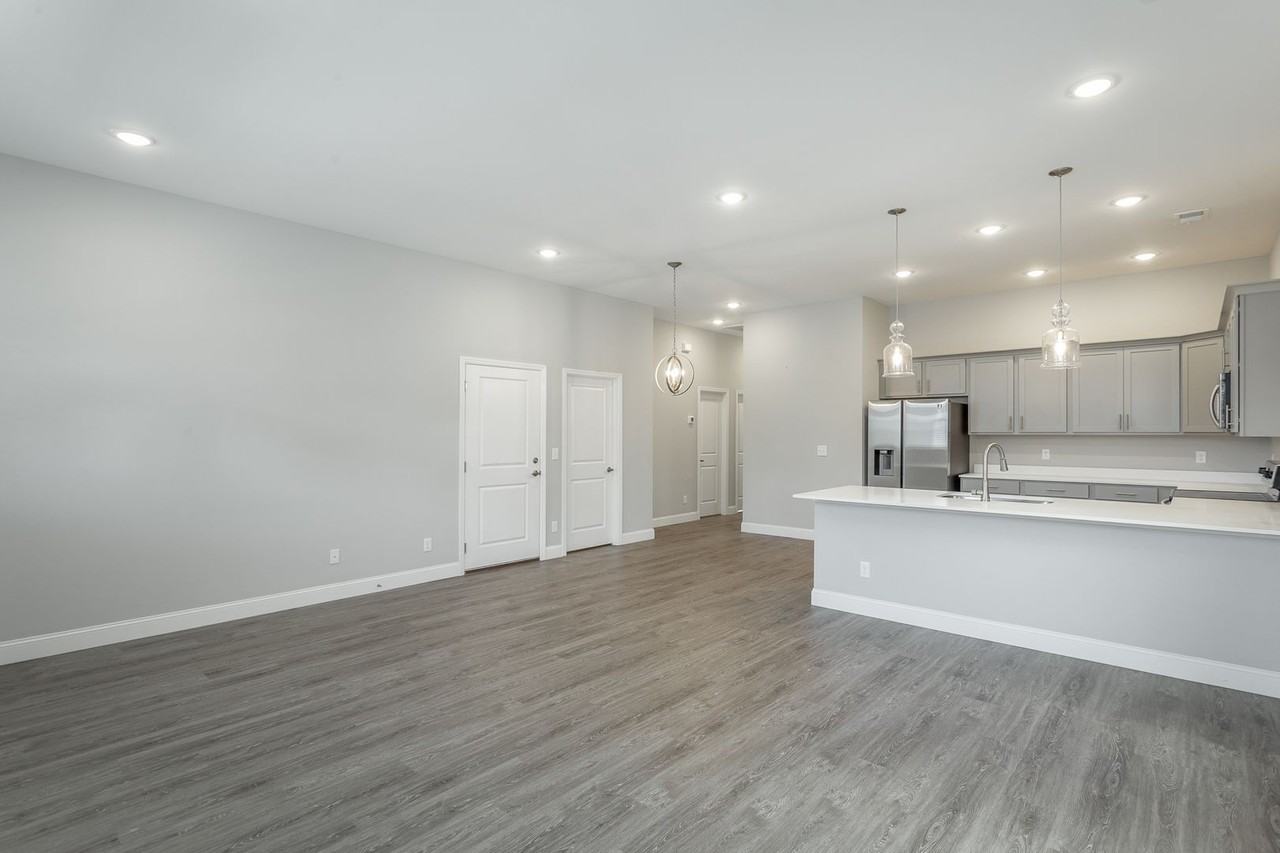 578 Strong Ave - Photo 7 of 33