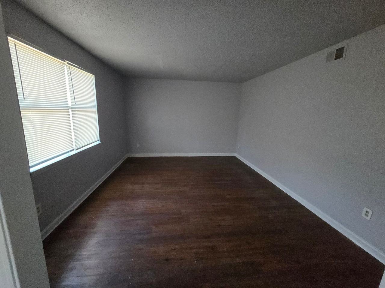 2874 S Mendenhall Rd - Photo 2 of 10