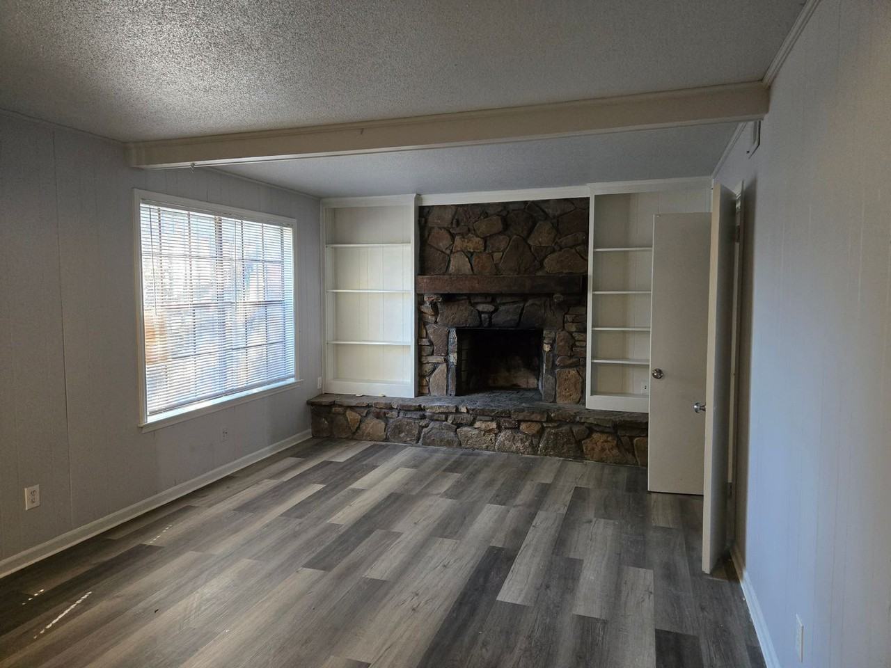 2874 S Mendenhall Rd - Photo 3 of 10