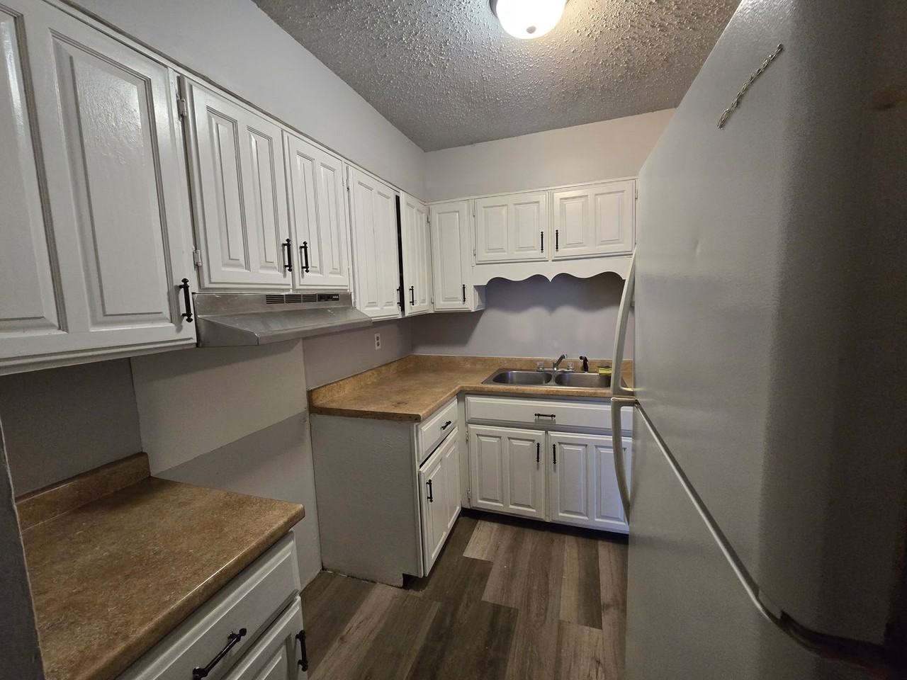 2874 S Mendenhall Rd - Photo 5 of 10