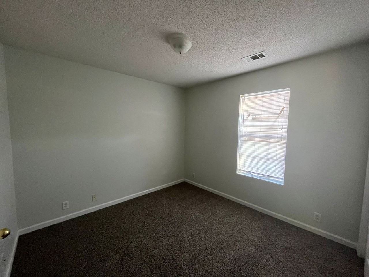 158 High Pointe Dr - Photo 2 of 11