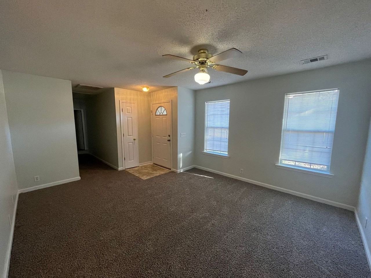 158 High Pointe Dr - Photo 4 of 11