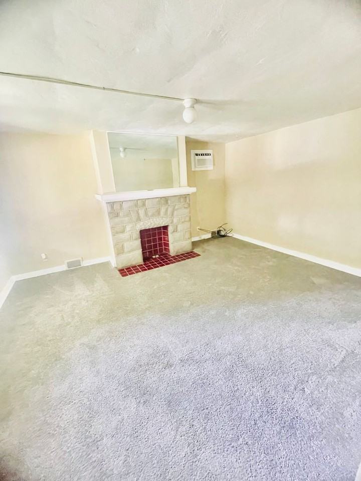 115 10th St - Photo 4 of 40