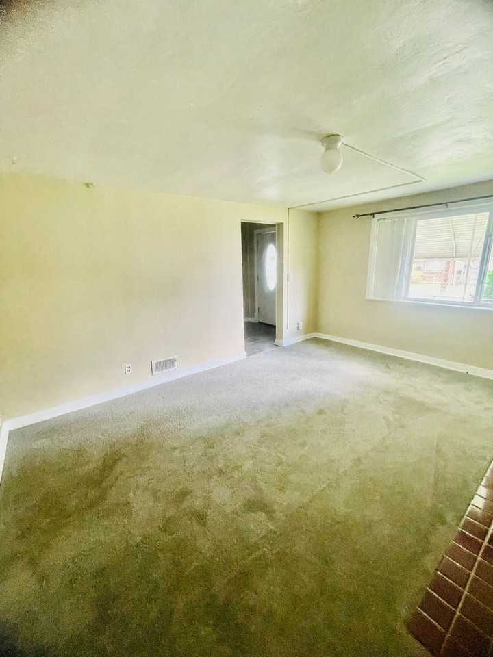 115 10th St - Photo 5 of 40