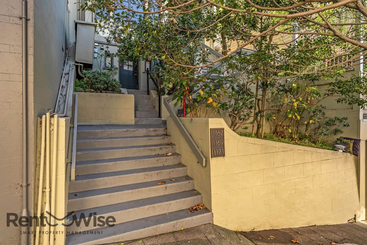 1167 Green St - Photo 4 of 43