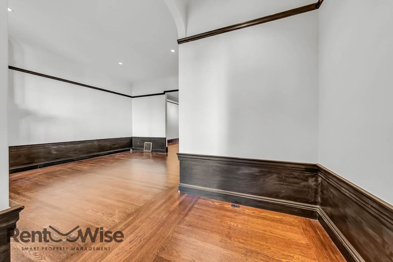 1167 Green St - Photo 7 of 43