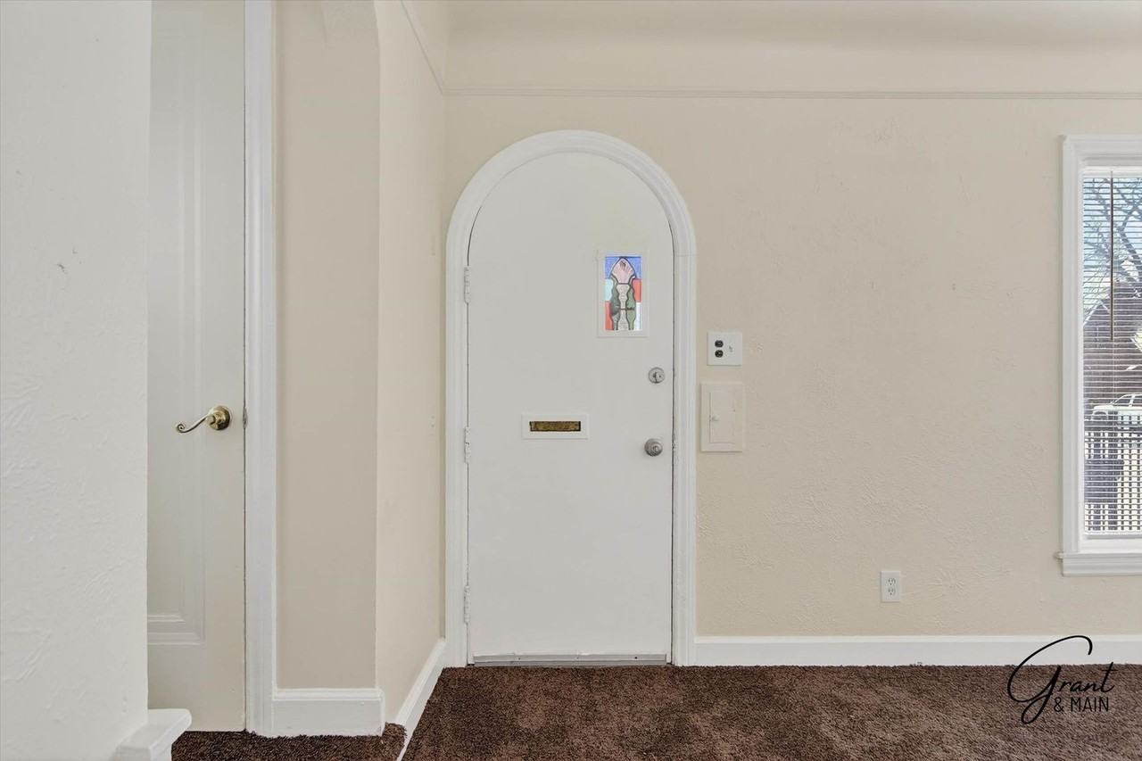 17153 Mansfield St - Photo 3 of 25