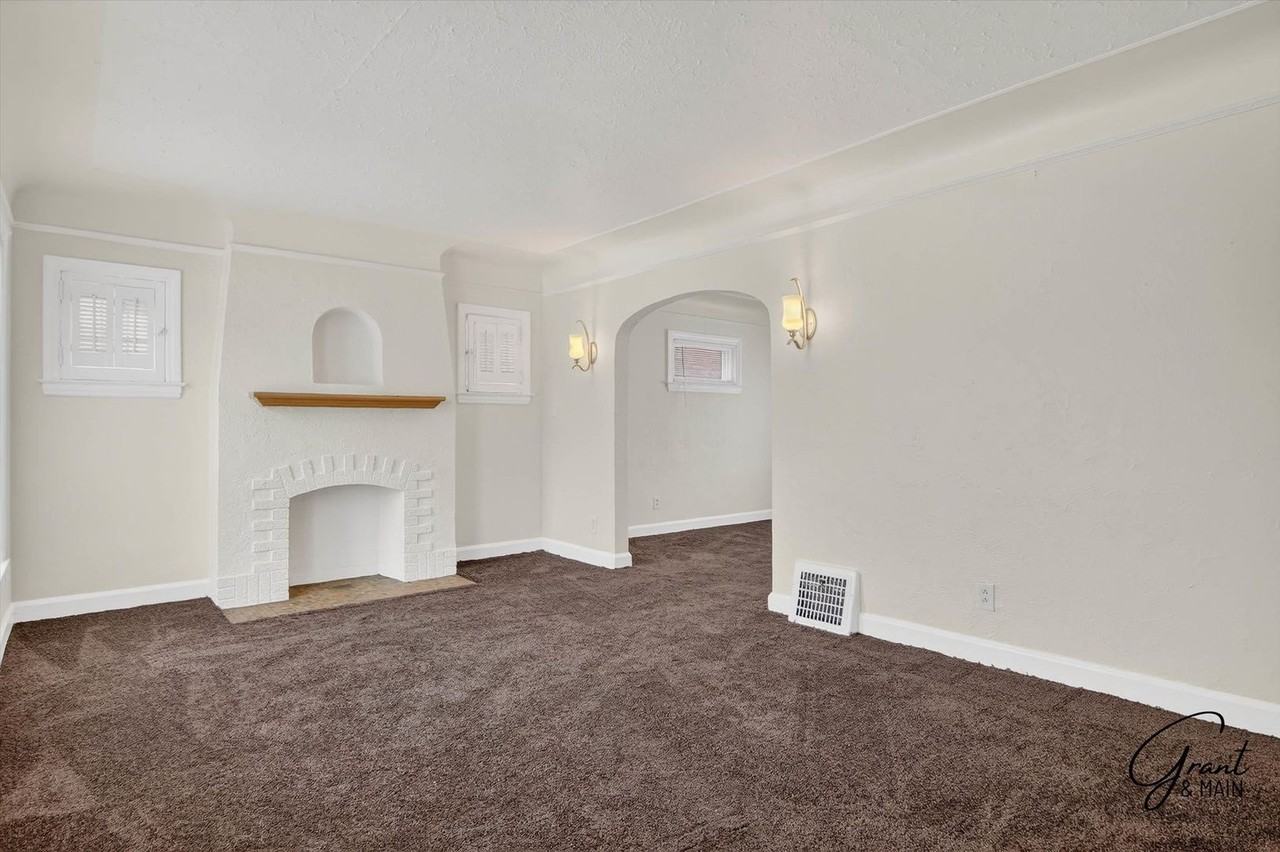 17153 Mansfield St - Photo 4 of 25