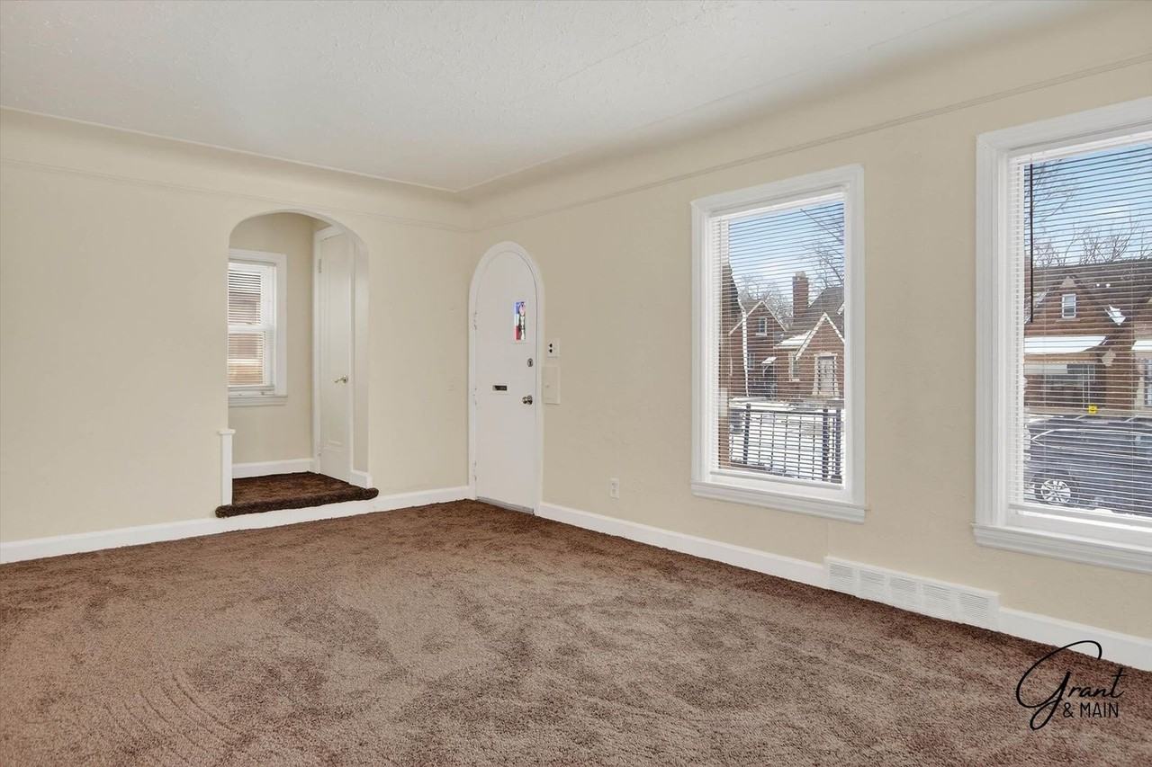 17153 Mansfield St - Photo 5 of 25