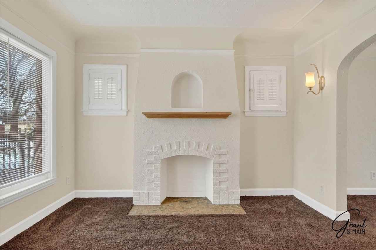 17153 Mansfield St - Photo 7 of 25