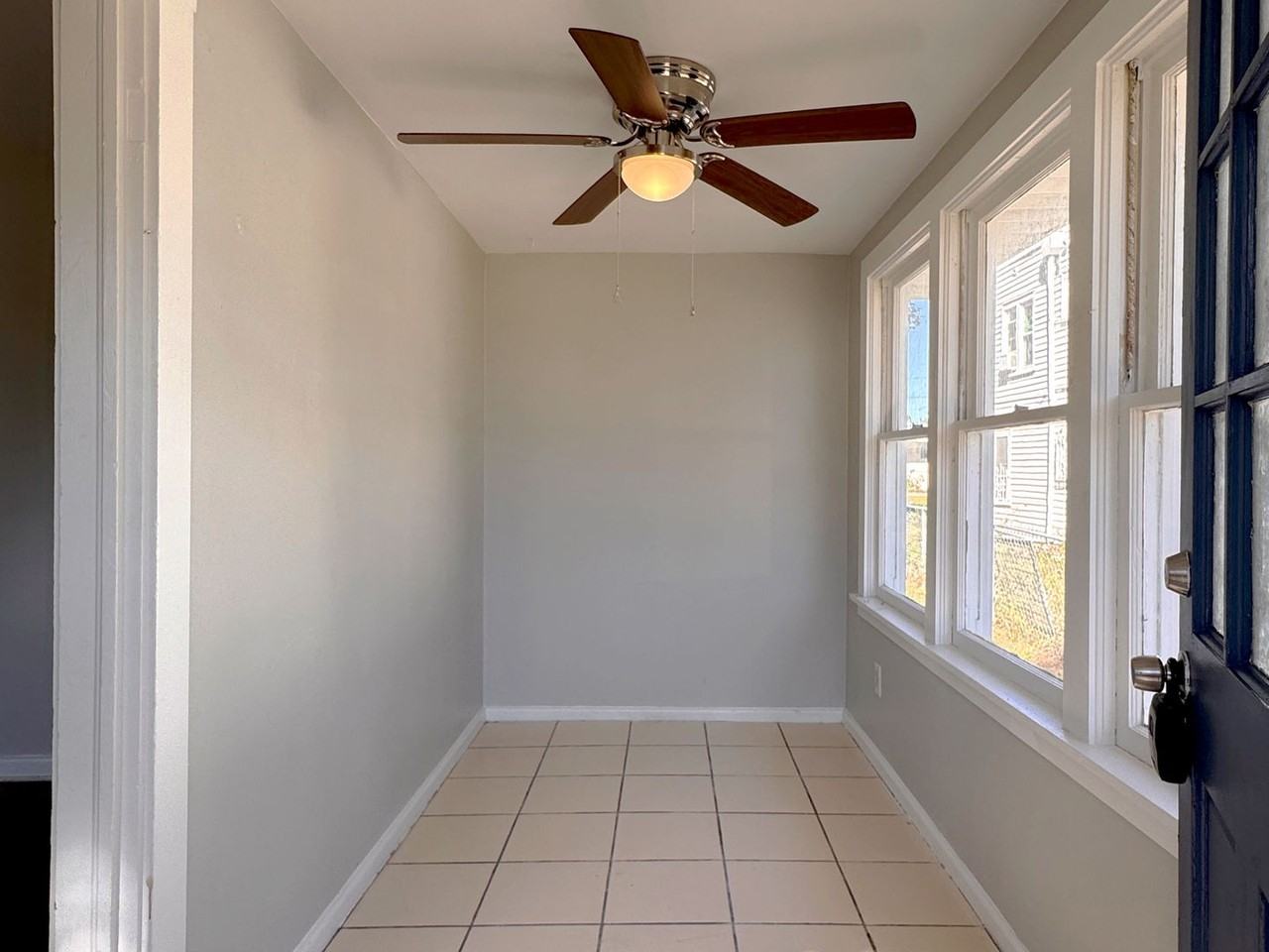 711 Carroll Ave Sw - Photo 2 of 18