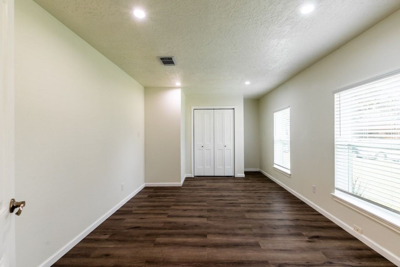 9646 Springview Ln - Photo 2 of 30