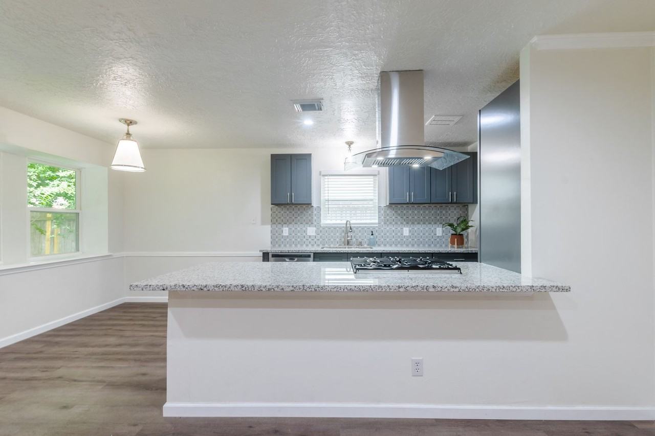 9646 Springview Ln - Photo 7 of 30