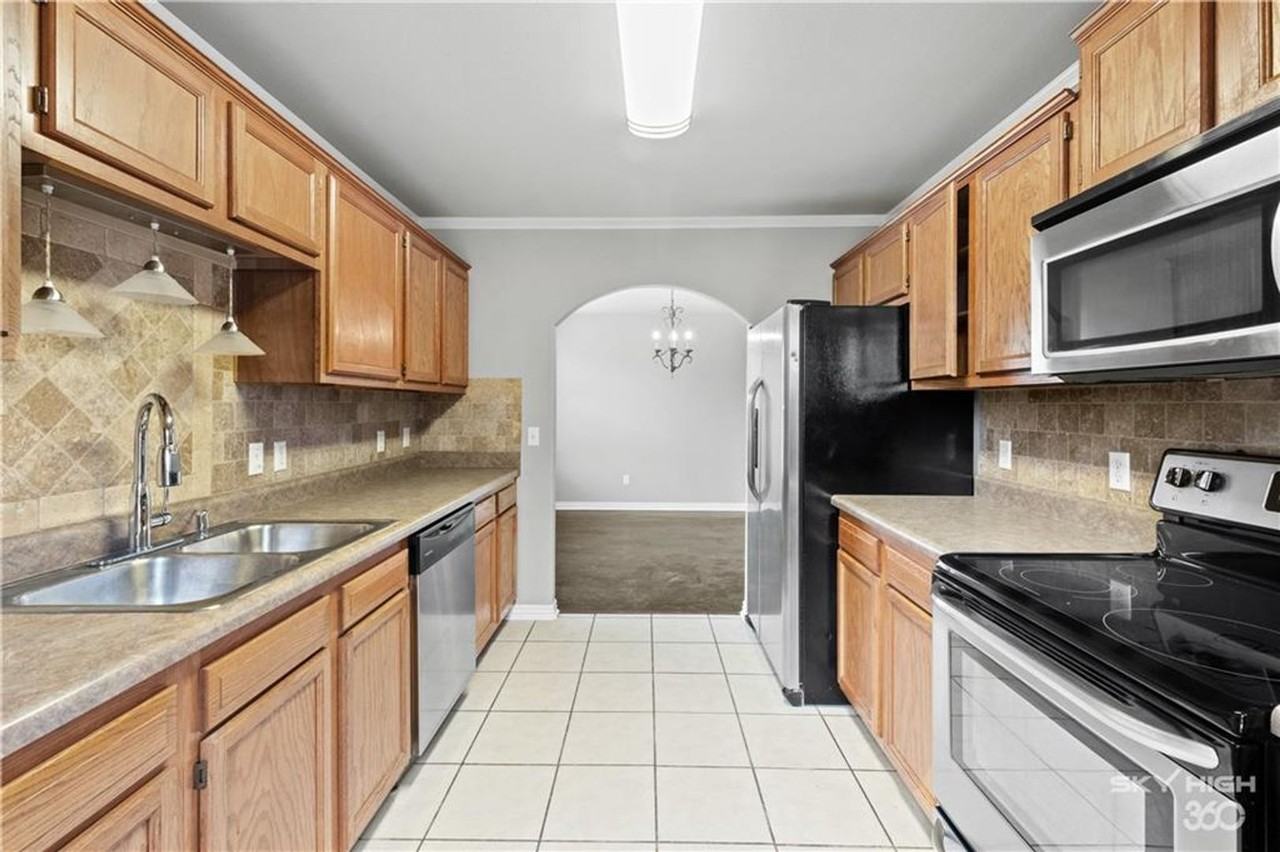 3803 Sw Carriageway Ave - Photo 7 of 28