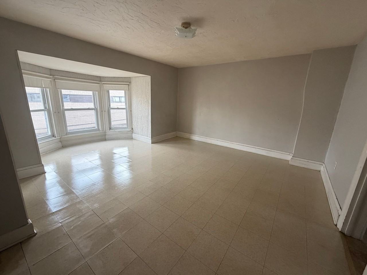 250 S Pershing Ave - Photo 2 of 11