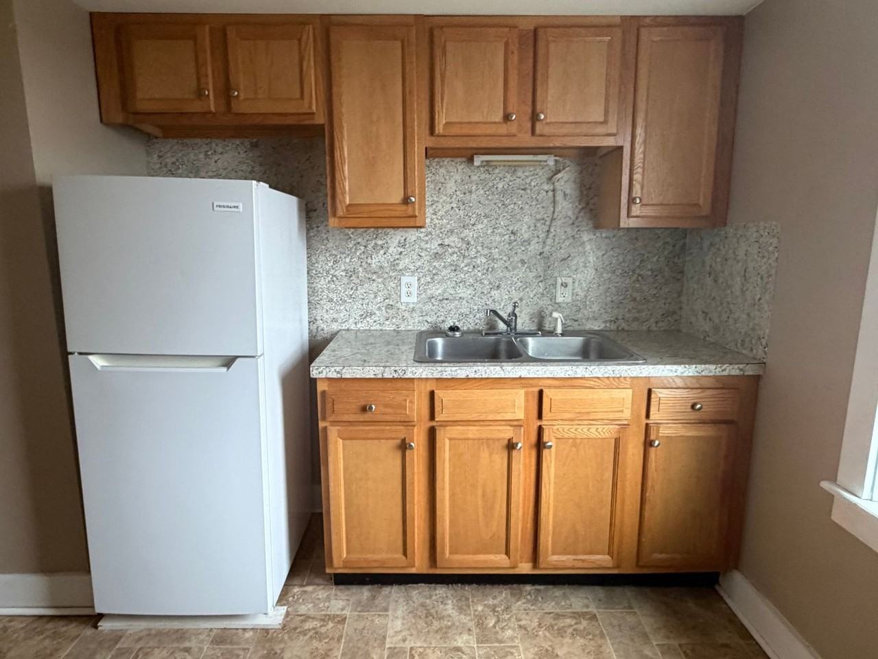 250 S Pershing Ave - Photo 6 of 11