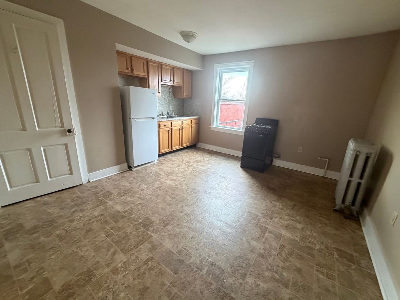 250 S Pershing Ave - Photo 5 of 11