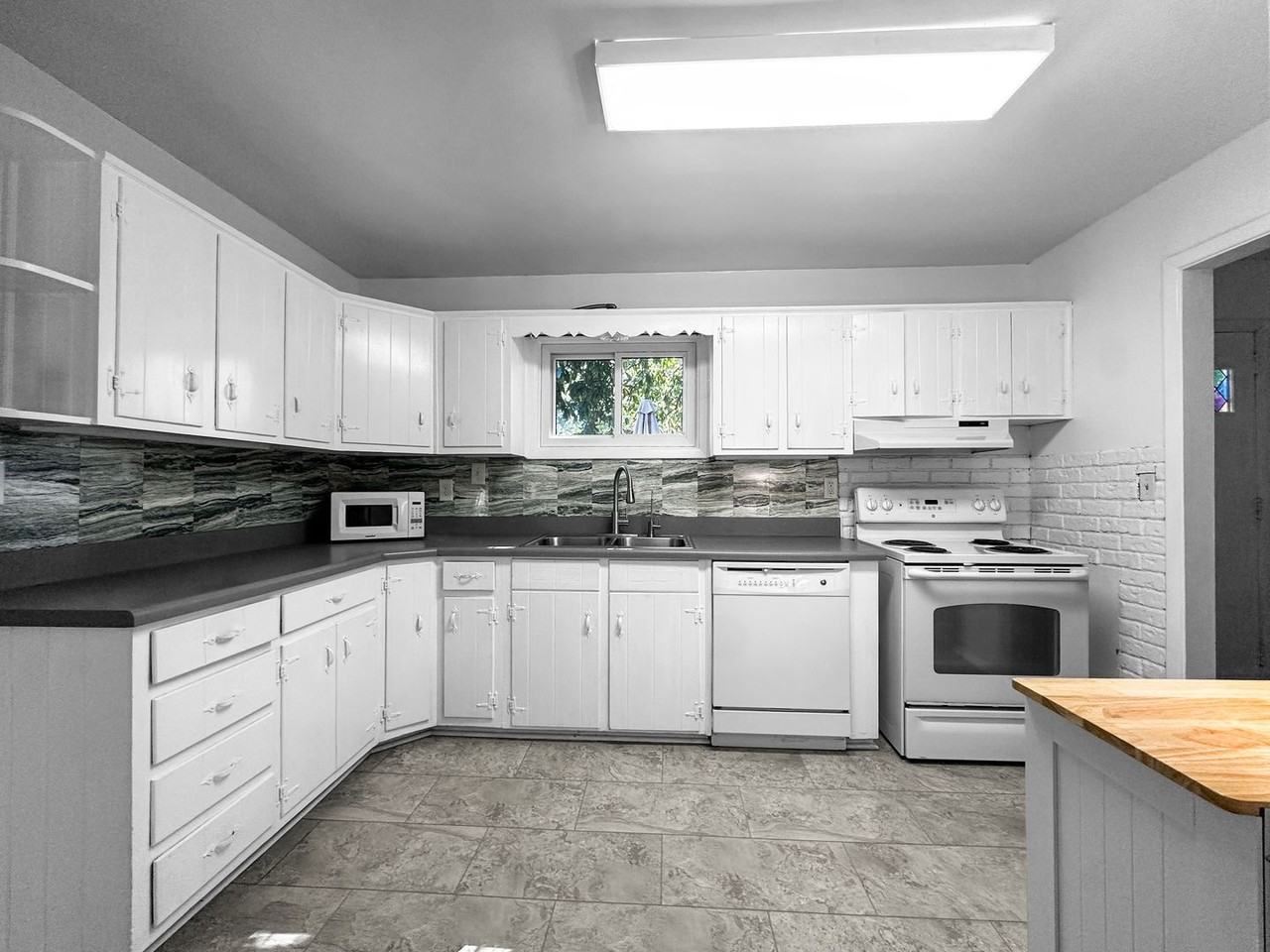 3068 Janice Ct - Photo 2 of 19